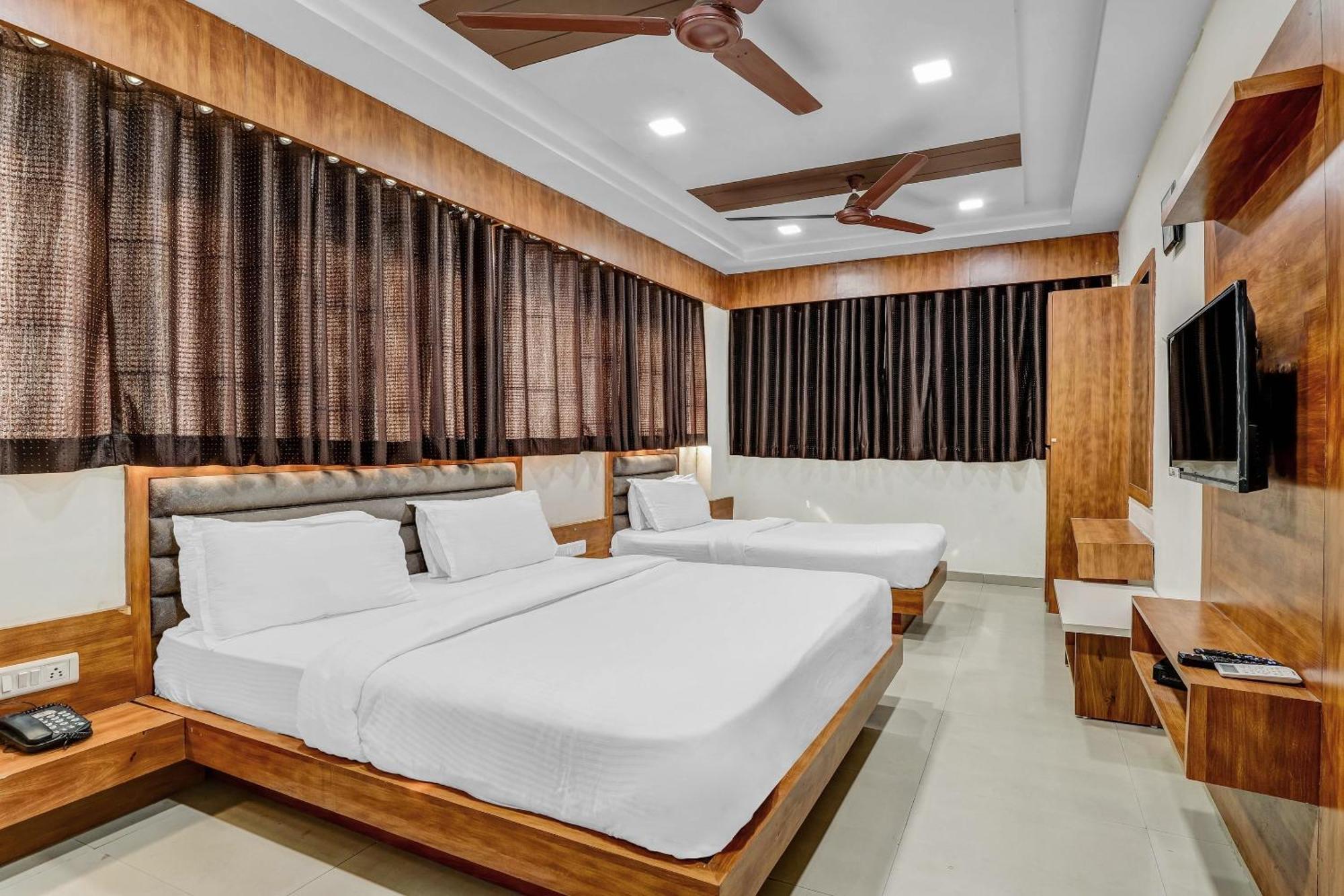Hotel Capital O Maple View Naroda Exteriér fotografie