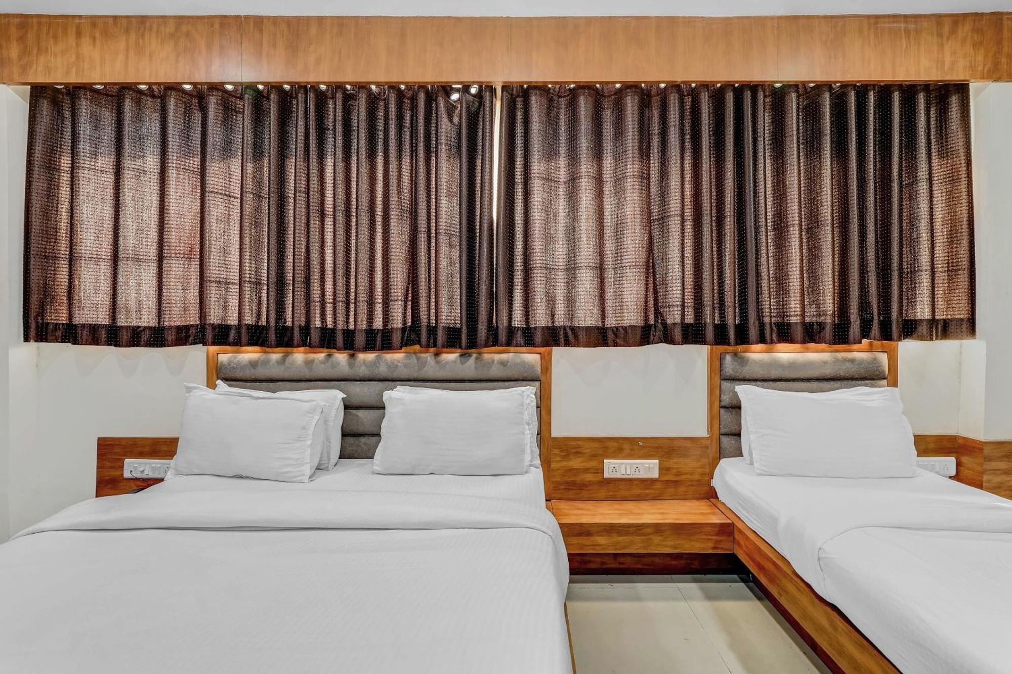 Hotel Capital O Maple View Naroda Exteriér fotografie