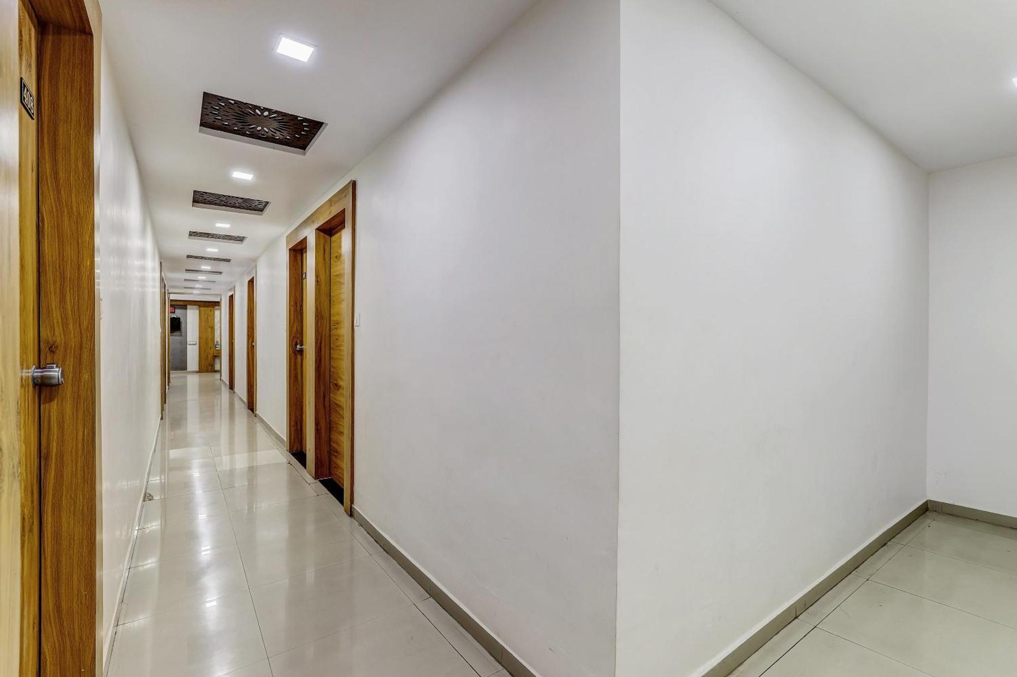 Hotel Capital O Maple View Naroda Exteriér fotografie
