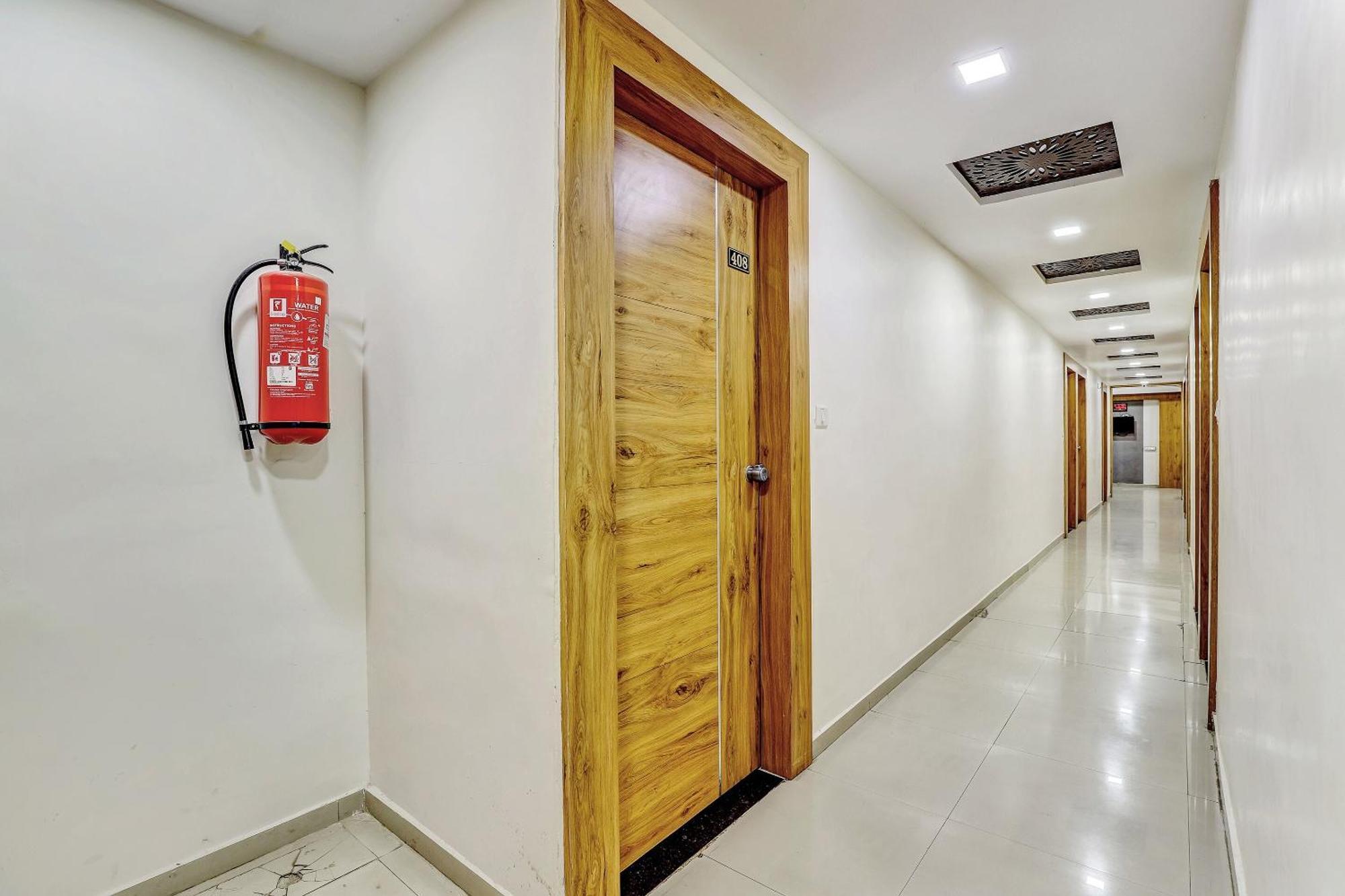 Hotel Capital O Maple View Naroda Exteriér fotografie