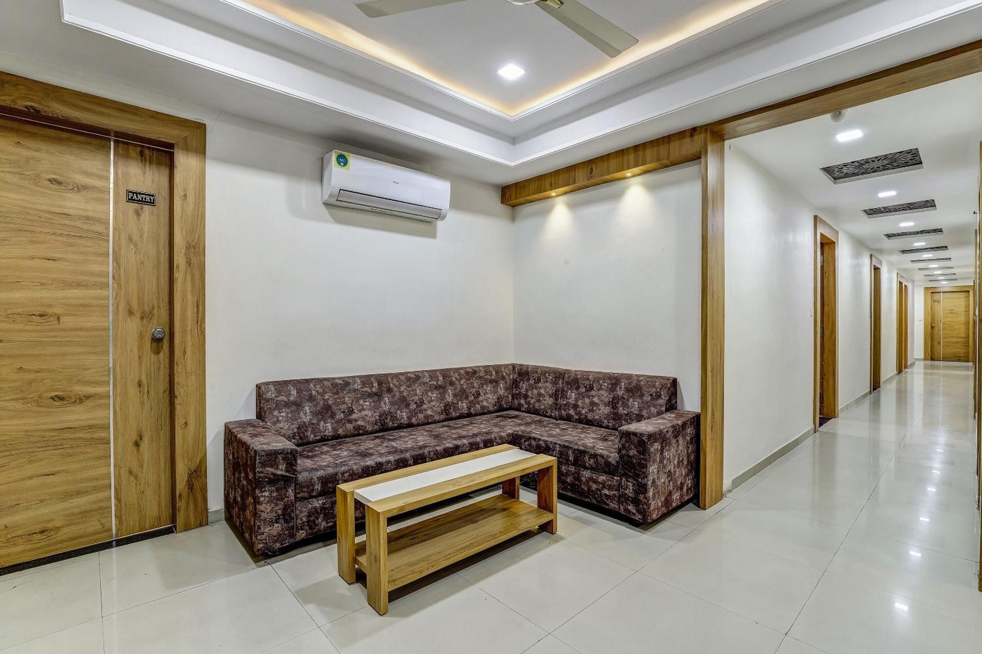 Hotel Capital O Maple View Naroda Exteriér fotografie