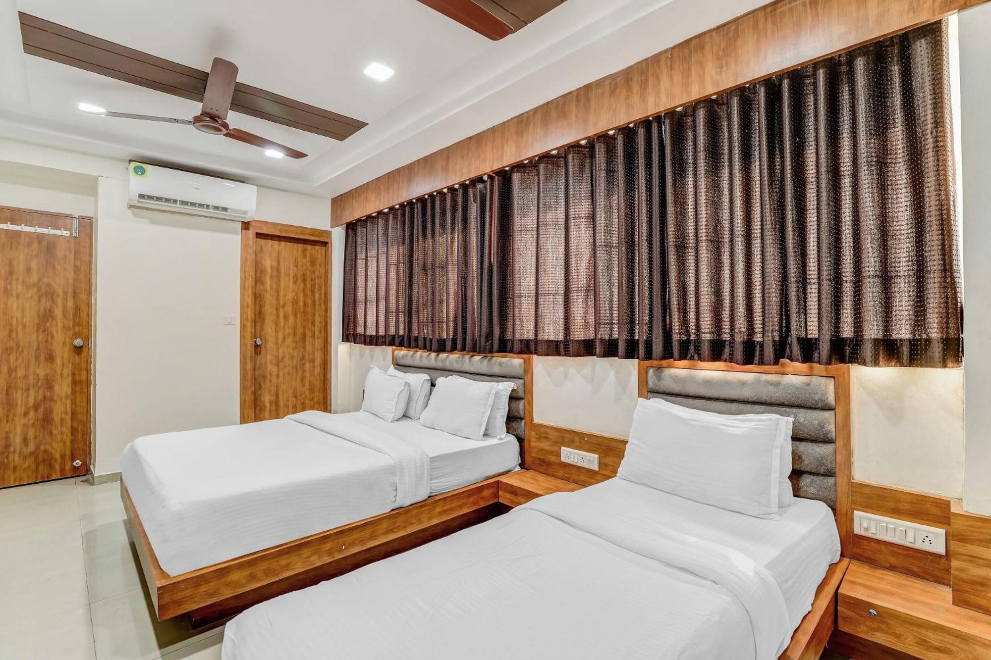 Hotel Capital O Maple View Naroda Exteriér fotografie