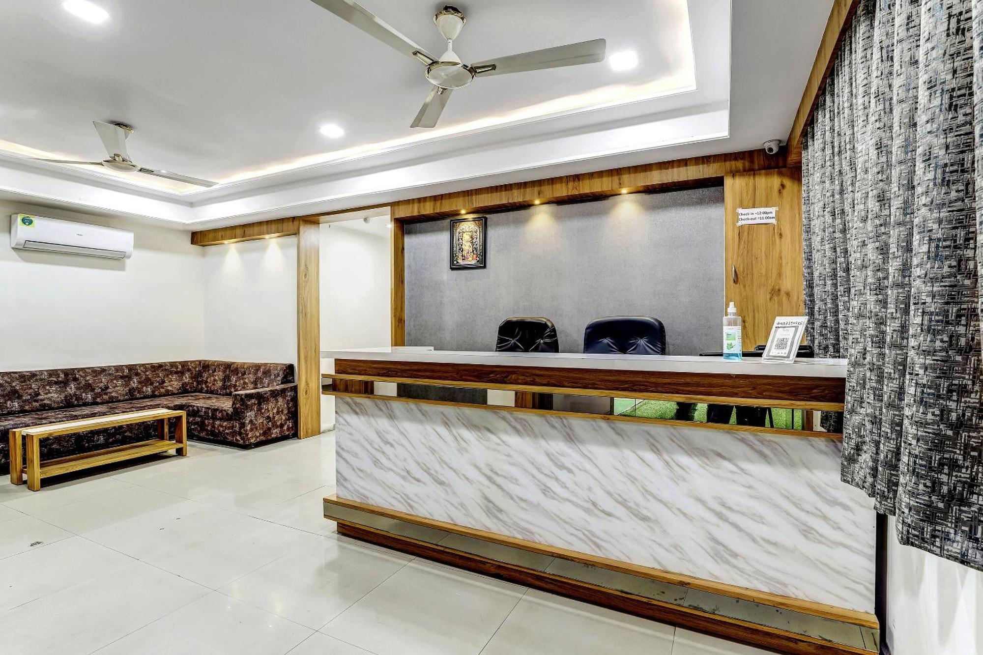 Hotel Capital O Maple View Naroda Exteriér fotografie