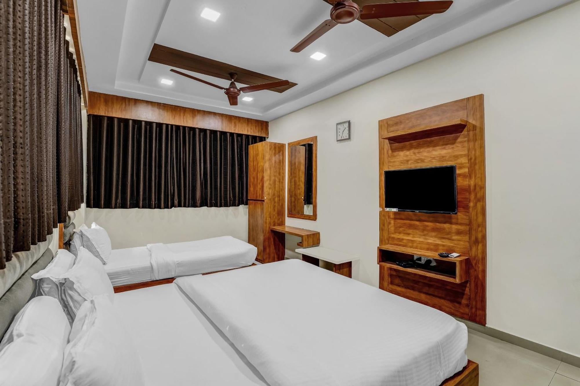 Hotel Capital O Maple View Naroda Exteriér fotografie