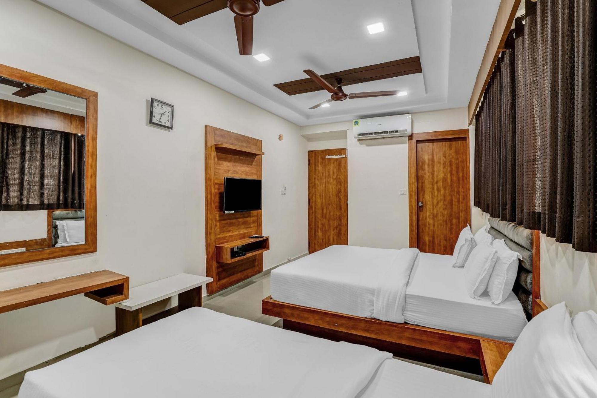 Hotel Capital O Maple View Naroda Exteriér fotografie
